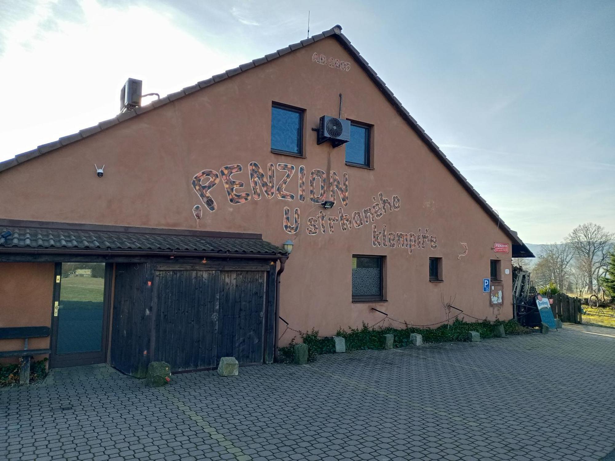 Penzion U Strhaneho Klempire Ropice Exteriör bild